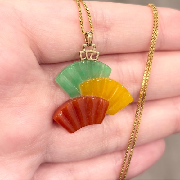 Vintage 14K Gold Rainbow Jade Fan Pendant: Chinese Jadeite - Picture 4 of 11